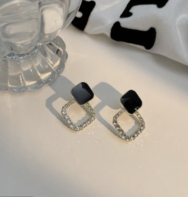 Black Drip Diamond Hollow Square Earrings 🖤✨