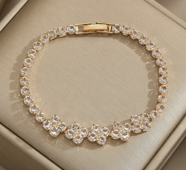 Luxe Fortune Clover Bracelet ✨🍀 - Image 2