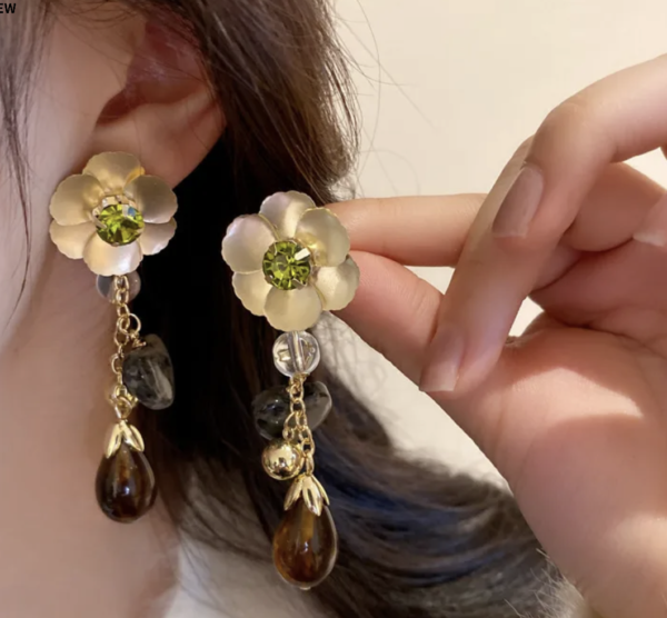 Golden Bloom Love Pearl Earrings ✨🌸💖