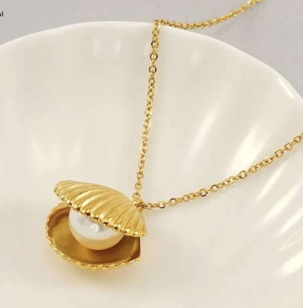 Hawaiian Pearl Shell 18K Gold Plated Necklace 🌺🐚✨