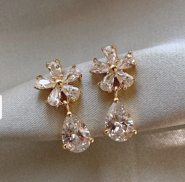 Elegant Bloom Zircon Drop Earrings ✨🌸💎